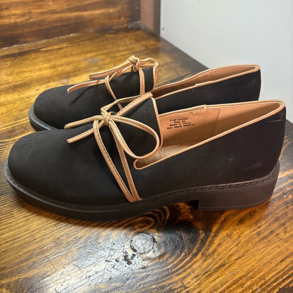 Journee Eilien Black Loafers Size‎ 9.5